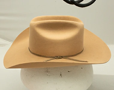 big-hat-before